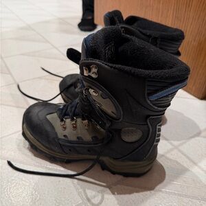 Men’s Black and Gray Outdoor Snow Boots